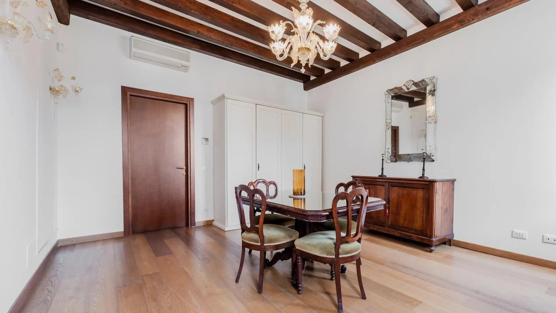 Elegant Apartment 7 Minutes From Piazza San Marco! Venedig