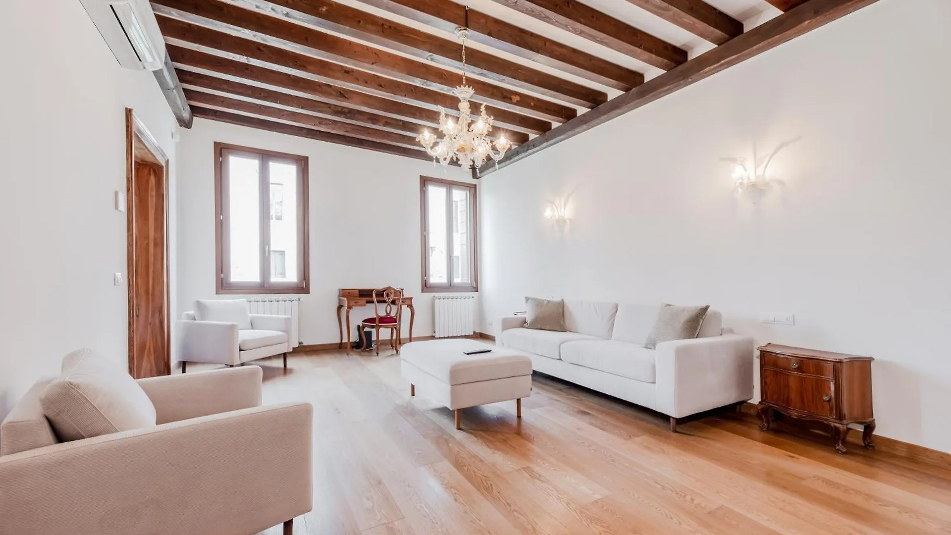 Elegant Apartment 7 Minutes From Piazza San Marco! Venedig